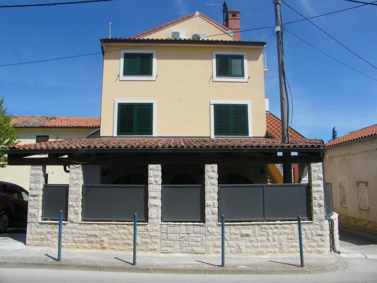 Apartment Mamut Premantura Esterno foto