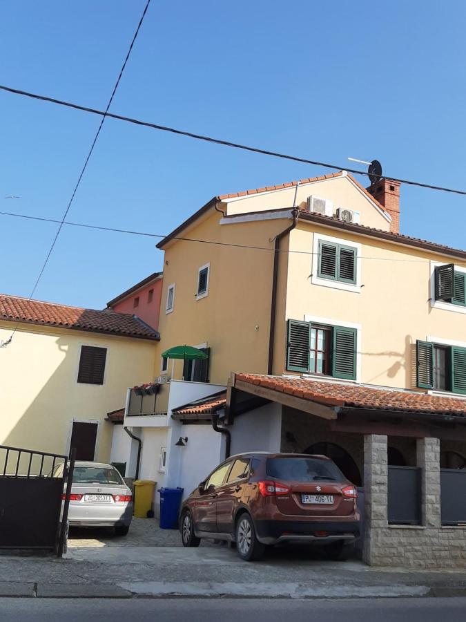 Apartment Mamut Premantura Esterno foto