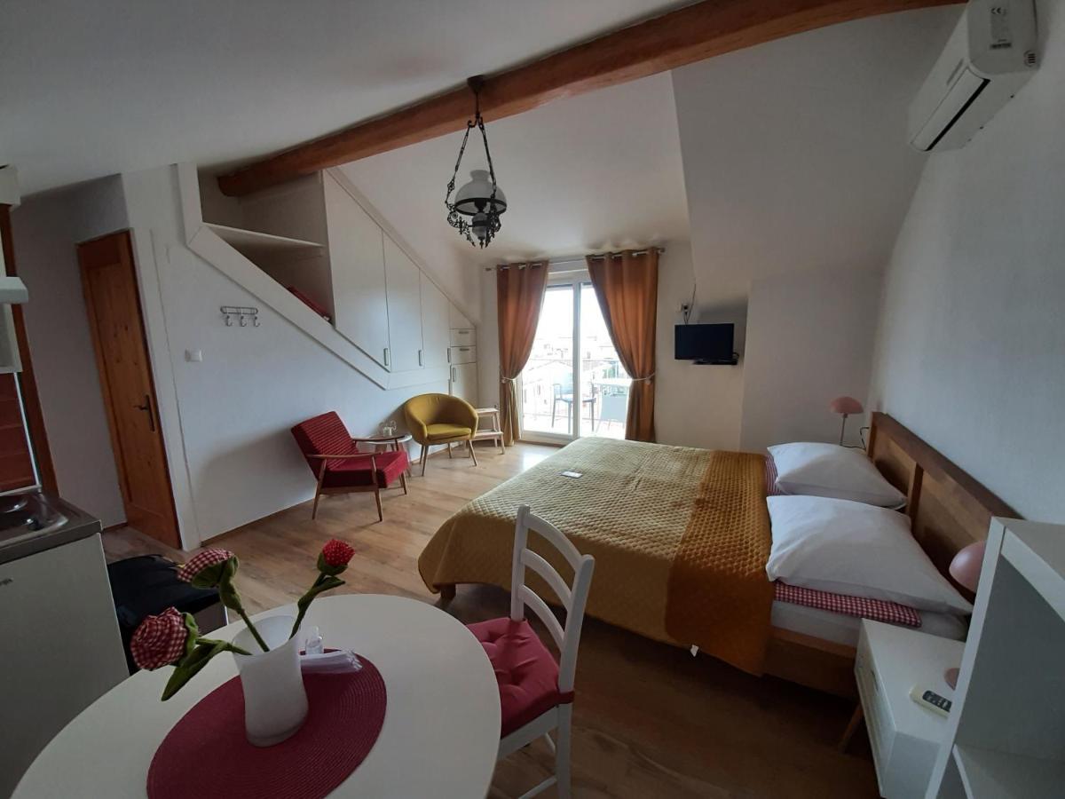 Apartment Mamut Premantura Esterno foto