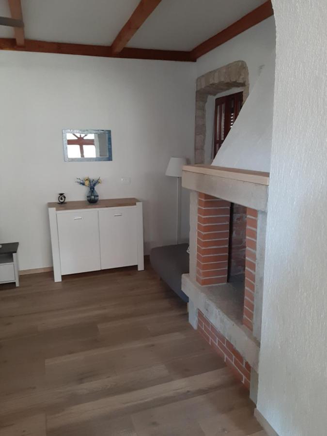 Apartment Mamut Premantura Esterno foto